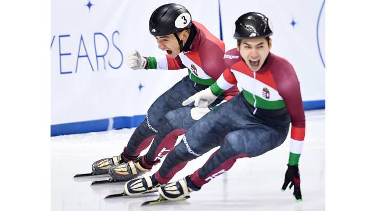 K&eacute;p forr&aacute;sa:  http://www.utanpotlassport.hu/