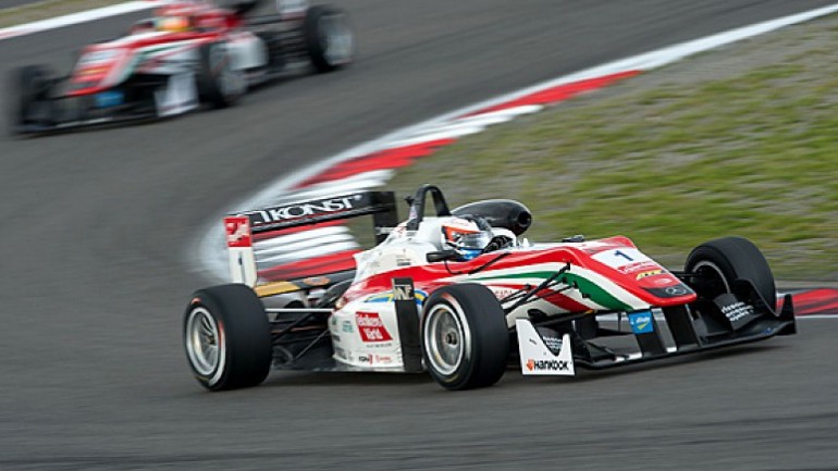 K&eacute;p forr&aacute;sa: www.autosport.com