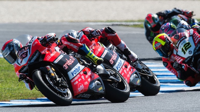 K&eacute;p forr&aacute;sa: https://ultimatemotorcycling.com