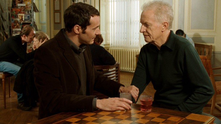 K&eacute;p forr&aacute;sa: https://www.cineserie.com