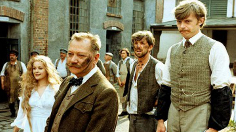 K&eacute;p forr&aacute;sa: http://toldimozi.hu